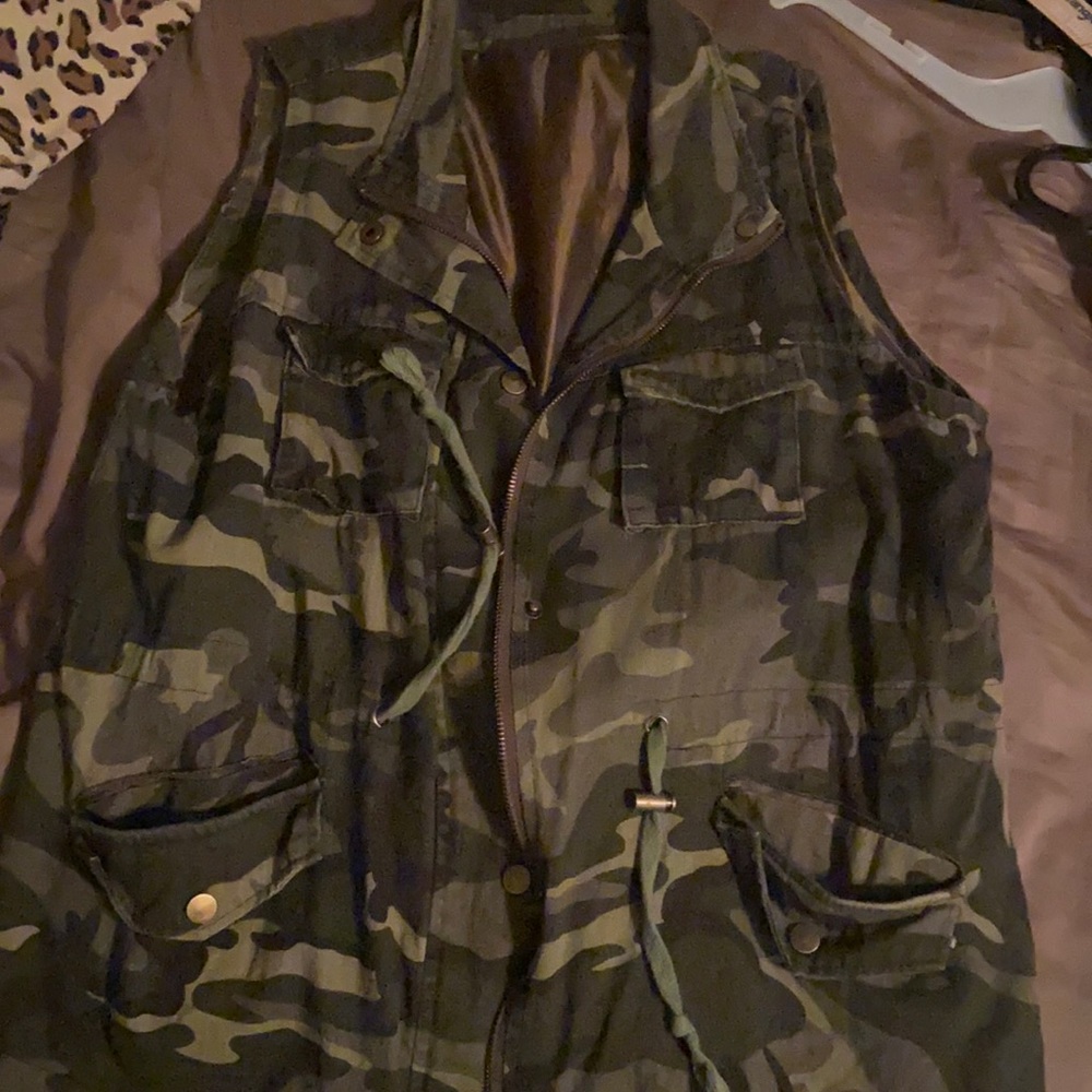 Women’s camo vest